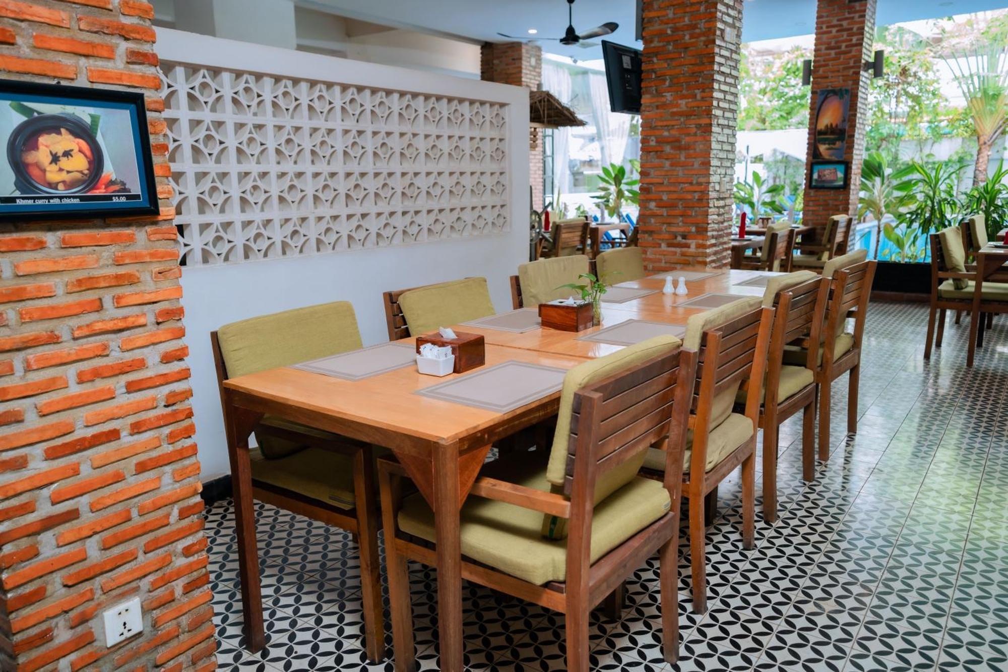 Chic 4* Phnom Penh